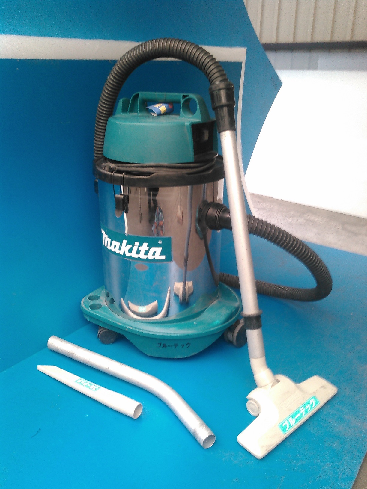 マキタ》乾湿両用集塵機（掃除機） - エスアールエスショッピング 