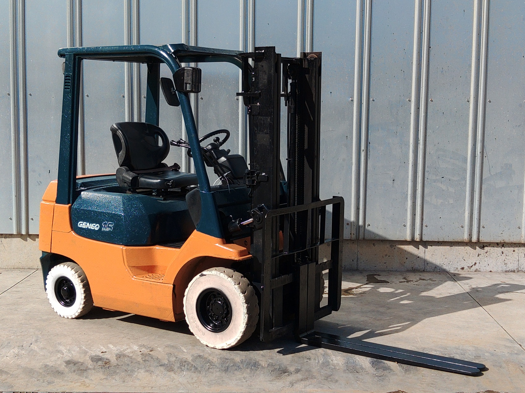 三菱 1.5t ディーゼル車 3Mマスト FD15T-F16D – 中古